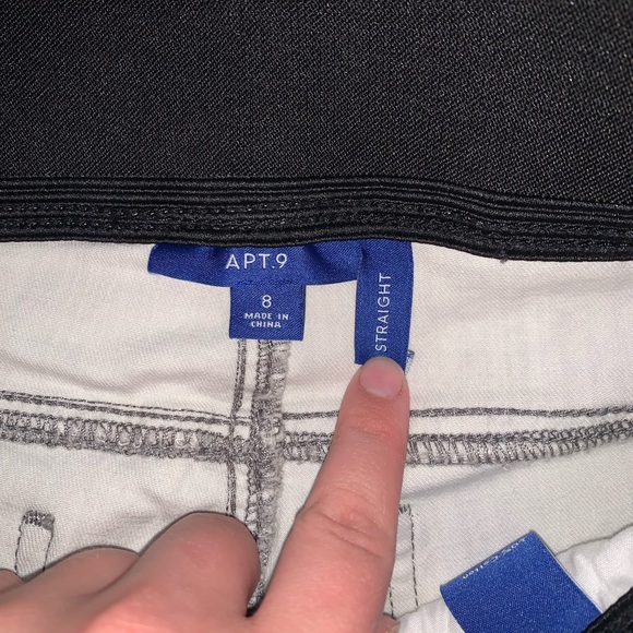 Apt. 9 mid rise straight snakeskin reptile printed NWT jean pants size 8 - Picture 3 of 3